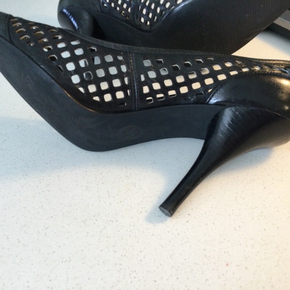 Near New Gorgeous Black Michael Kors High Heels - Picture 11 of 11